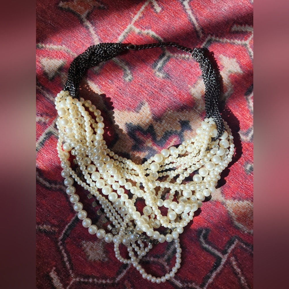 Elegant Pearl and Black Beaded Necklace